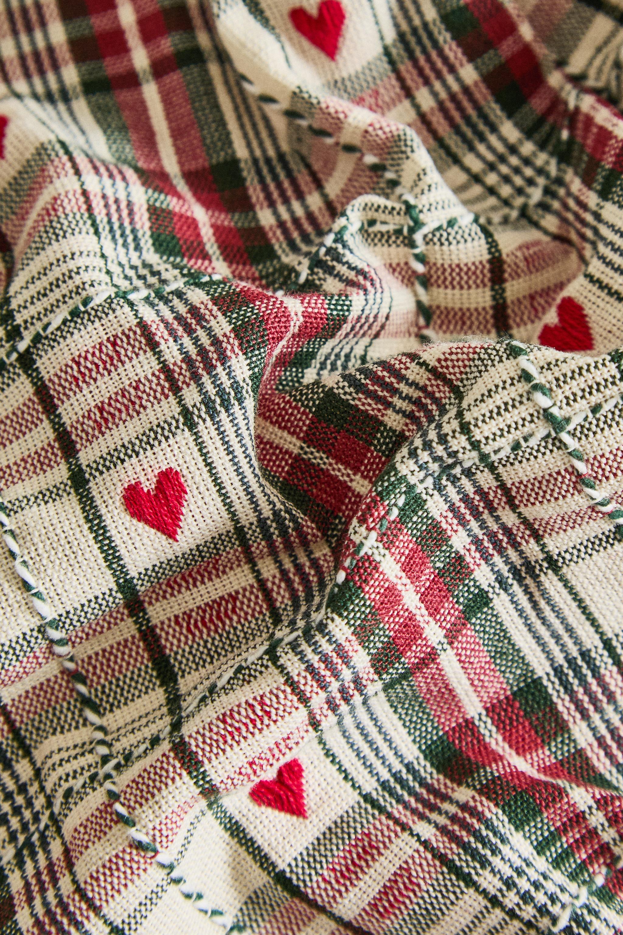 SET OF DYED THREAD CHRISTMAS HEART NAPKINS (SET OF 2)